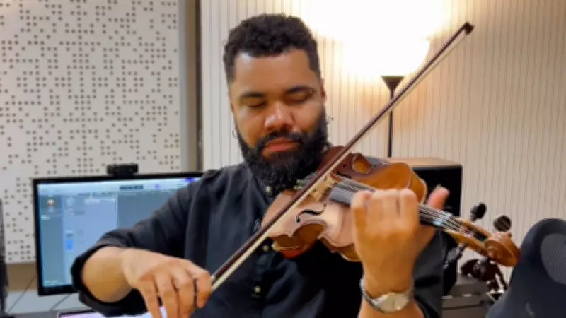 Compositor de Ribeirão Preto cria trilhas para Netflix, Disney e HBO com maestria