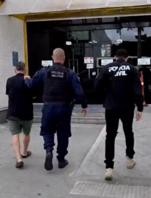 Comprador encontra vídeos de abuso em celular usado e entrega suspeito à polícia no RJ