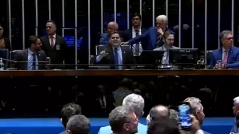 Confusão marca anúncio da rejeição de Messias ao STF no Senado