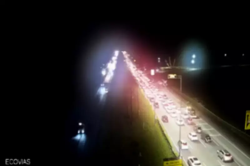 Congestionamentos atingem 23 km em rodovias do litoral de SP antes da Páscoa