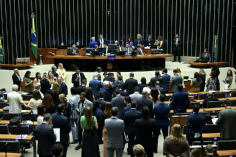 Congresso derruba veto de Lula e altera regras de dosimetria penal