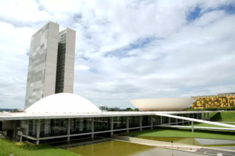 Congresso vota veto de Lula a projeto que reduz penas de condenados do 8 de janeiro