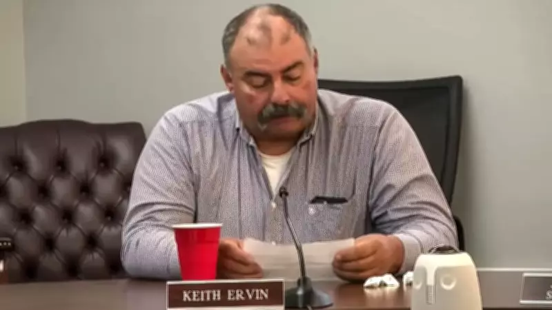 Conselheiro escolar do Tennessee gera indignação com comentário inapropriado a estudante