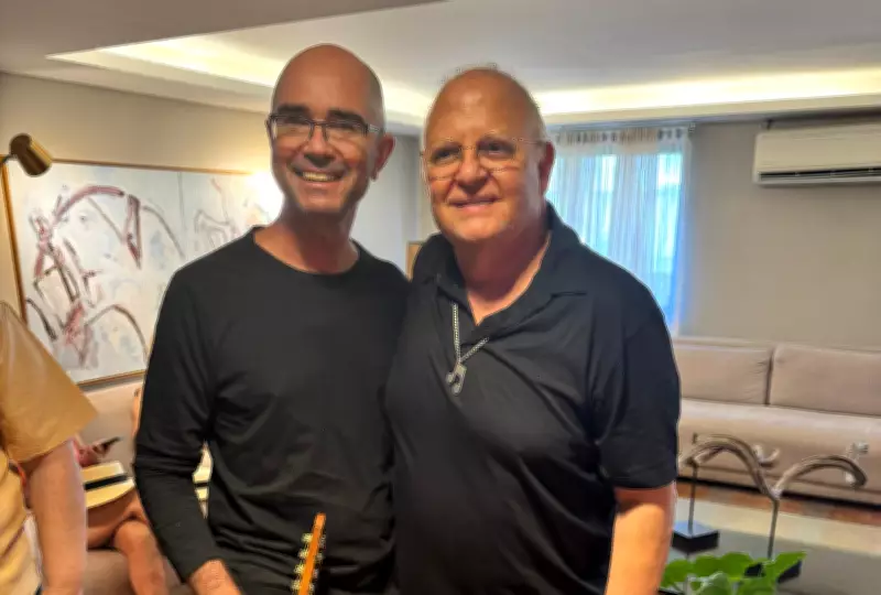 Coral universitário homenageia Guilherme Arantes com surpresa emocionante em João Pessoa