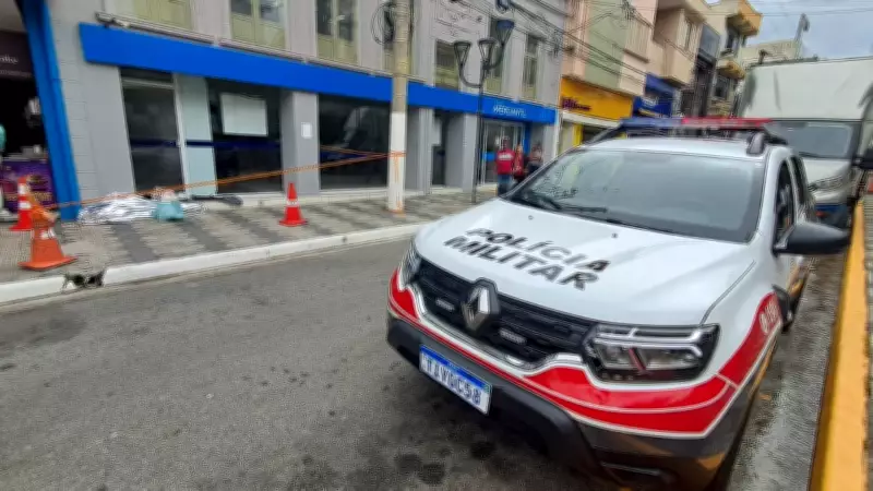 Corpo de homem é encontrado em calçada no Centro de Mogi das Cruzes