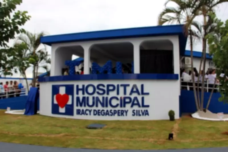 Criança de 10 anos é hospitalizada após agressão da mãe com cabo de rodo em Jaciara