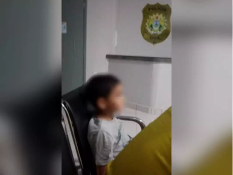 Criança de 7 anos fica duas horas em delegacia após furto de chocolate em supermercado no Acre