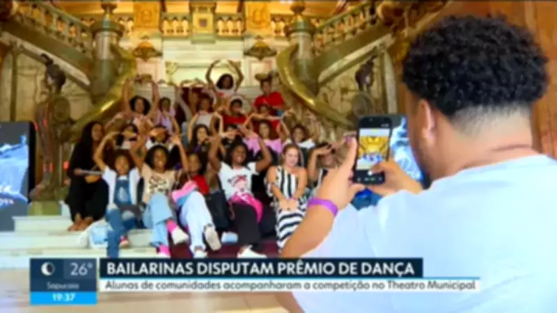 Crianças da Cidade de Deus visitam Theatro Municipal e assistem a seletiva de balé