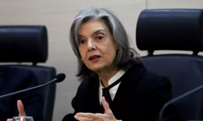 Cármen Lúcia revela pressão familiar para deixar STF devido a ataques machistas