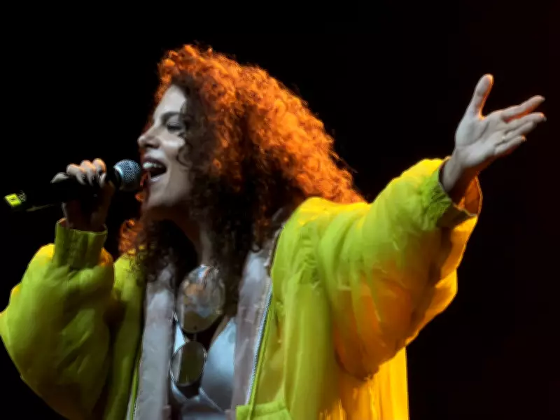 Céu celebra 20 anos de carreira com show retrospectivo no Queremos! Festival no Rio