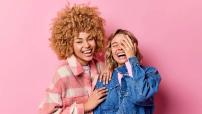 Da imposição à aceitação: como a curvatura capilar redefine a beleza dos cabelos