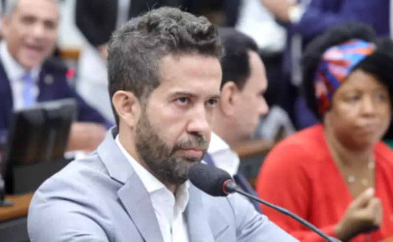 Defesa de Bolsonaro apresenta queixa-crime contra André Janones por calúnia e difamação ao STF