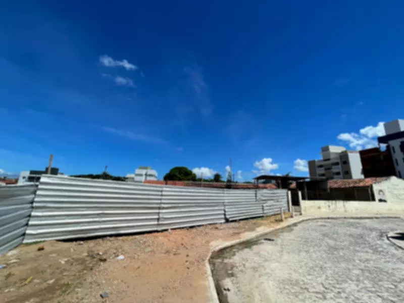 Demolição de igreja histórica em Mangabeira gera polêmica e comoção