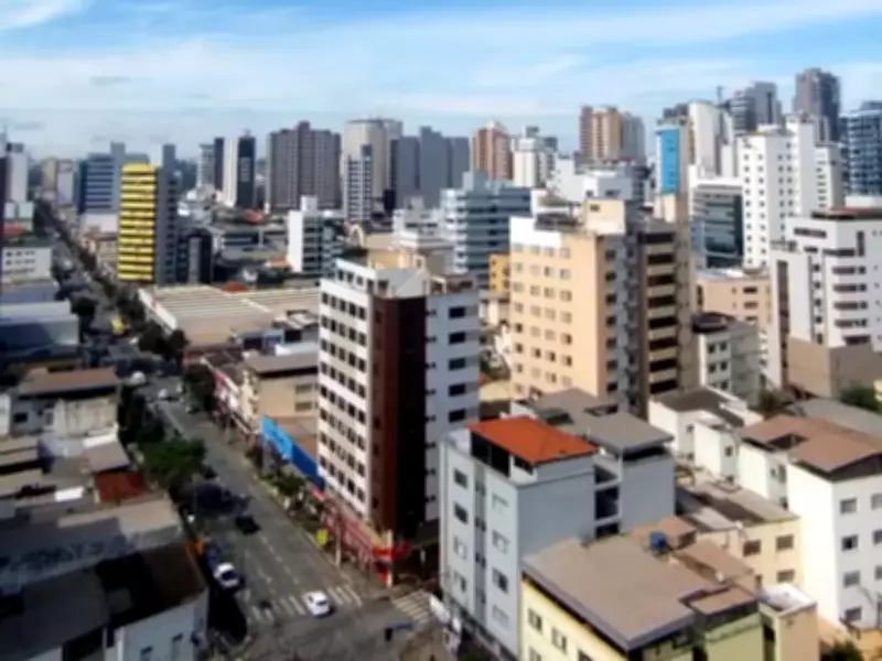 Divinópolis aprova lei que libera entregadores de levar encomendas até portas de condomínios