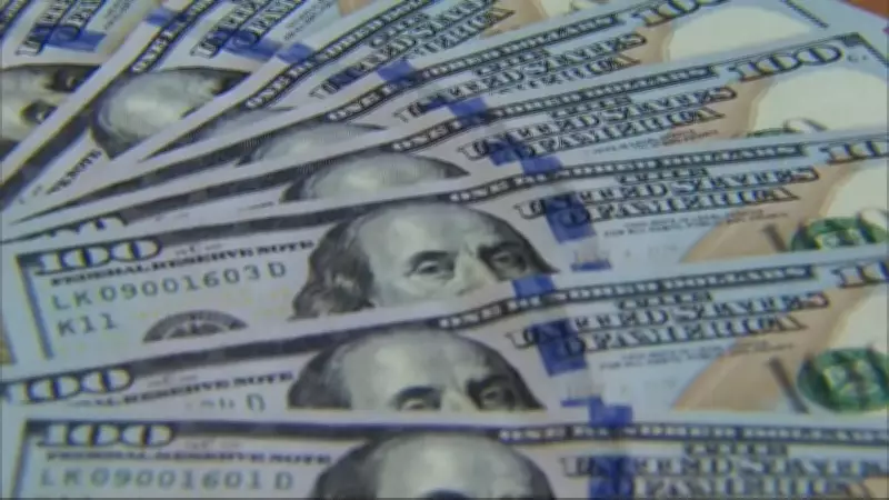 Dólar cai 0,26% cotado a R$ 4,98 com foco em petróleo e desemprego
