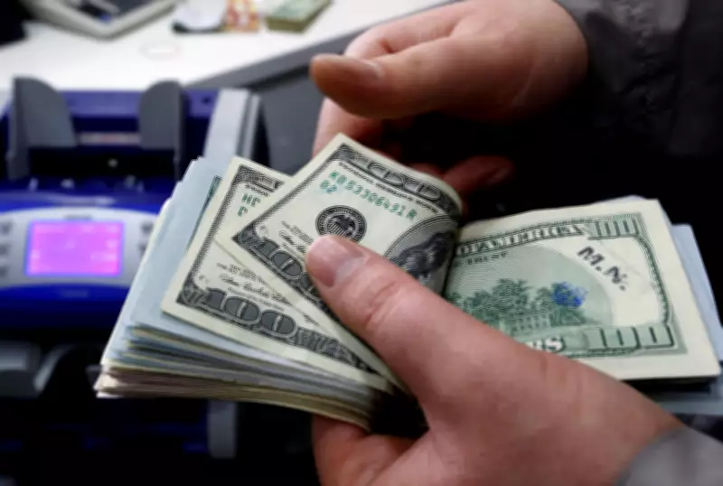 Dólar cai e Brent sobe com tensões no Oriente Médio: entenda os fatores