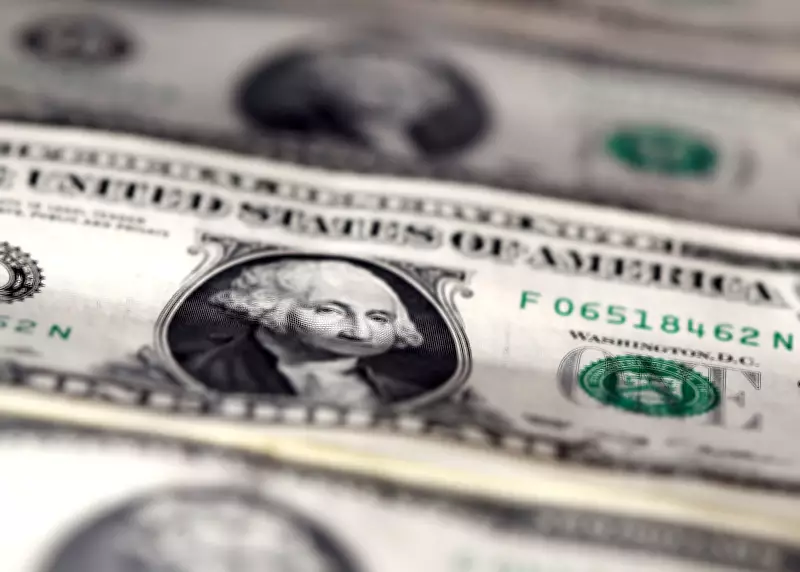 Dólar oscila e Ibovespa aguarda abertura com olhos nas negociações de paz entre EUA e Irã