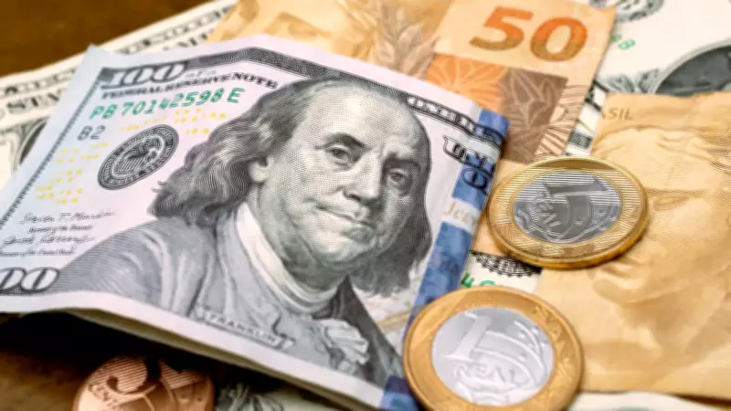 Dólar rompe piso de R$ 5 após tensões no Irã e bloqueio no Estreito de Hormuz