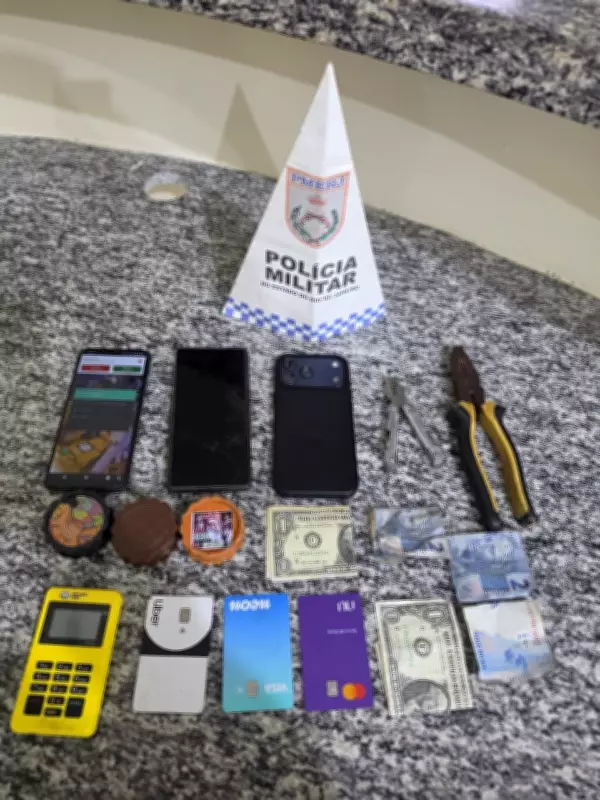 Dois suspeitos de roubo a loja de veículos são presos em Maricá