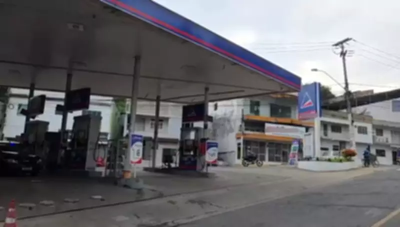 Dupla simula arma e assalta posto de combustíveis em Itaperuna, no RJ