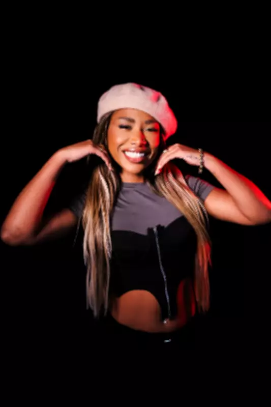 Ebony critica indústria musical por não saber dividir atenção entre mulheres