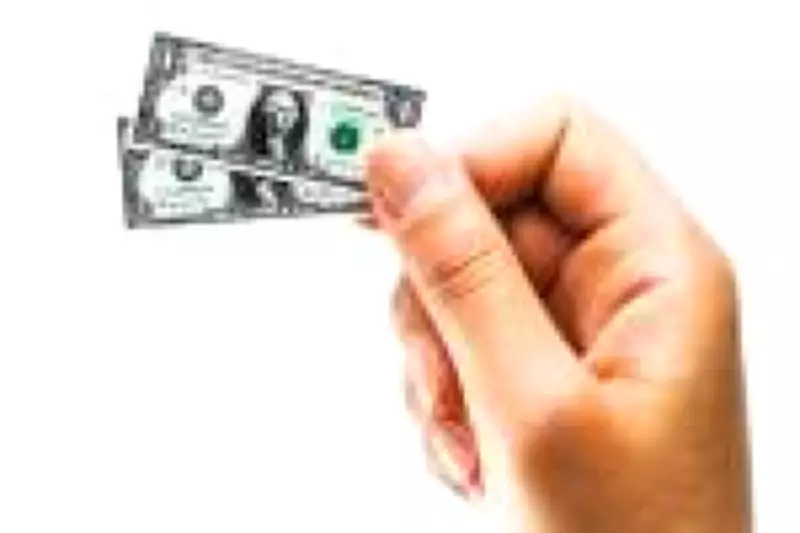 Economistas alertam: dólar deve voltar a subir após período de queda no Brasil
