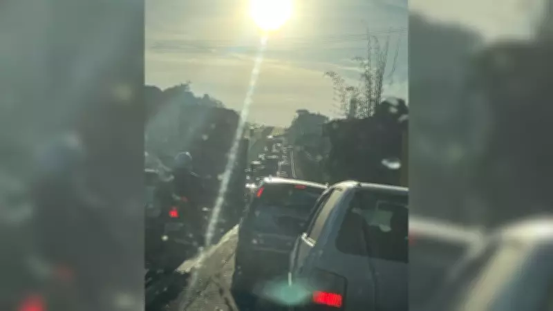 Engavetamento com sete veículos deixa três feridos na SP-127 em Tatuí