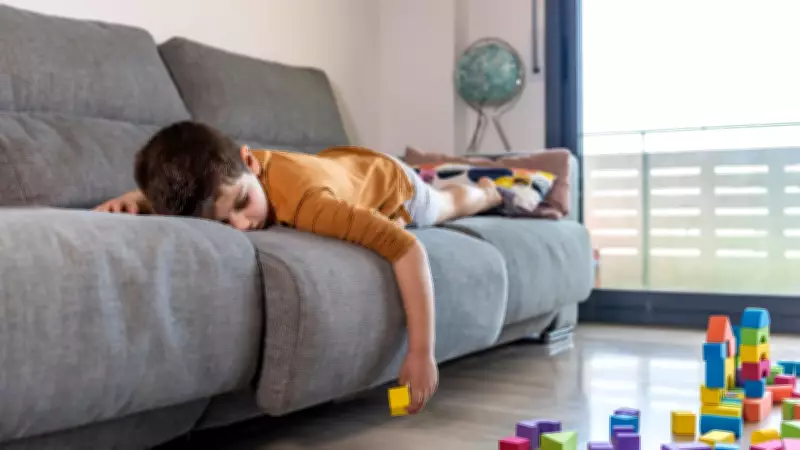 Especialistas alertam para a educação emocional negligenciada na criação de meninos