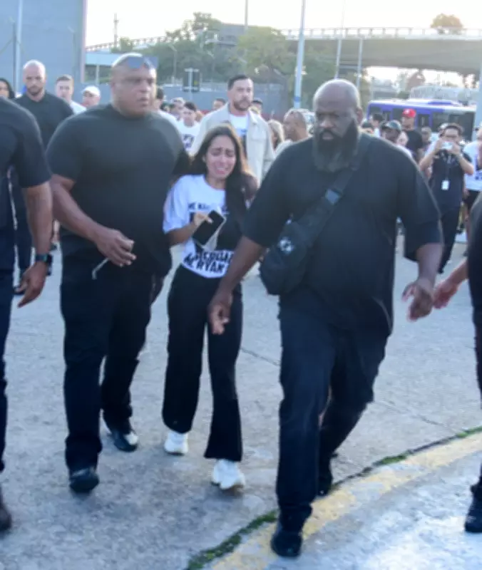 Esposa de MC Ryan SP chora após Justiça Federal manter prisão do funkeiro