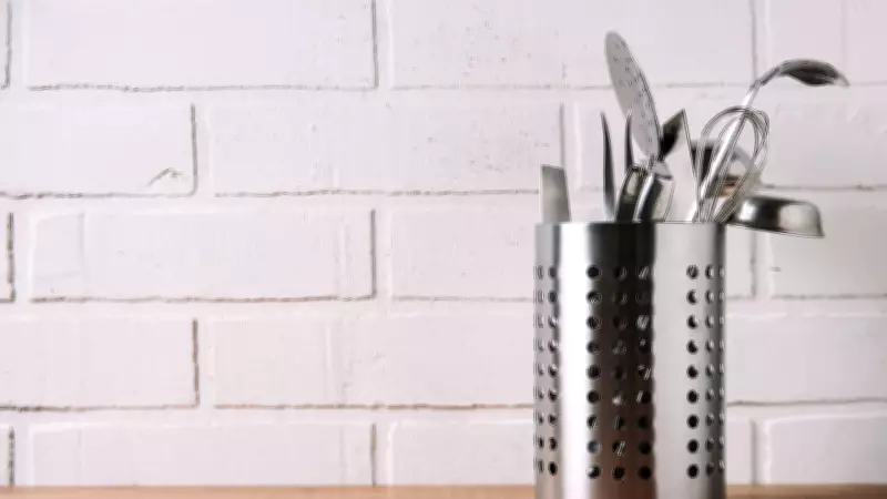 Espátulas de borracha antigas são perigosas: bactérias resistentes ameaçam a saúde na cozinha