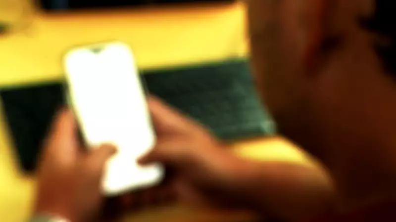 Estelionato digital dispara 40% em Petrópolis; CDL alerta para golpes via celular
