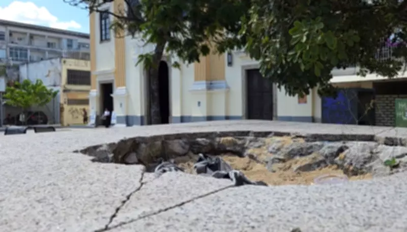 Estátua de Tiradentes segue fora de praça em Campos após vandalismo