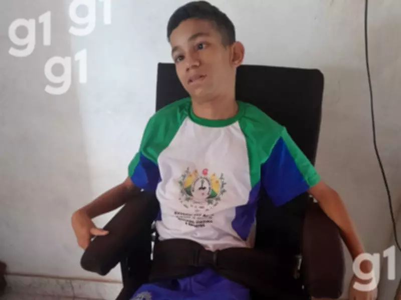 Estudante com paralisia infantil fica dois meses sem aula por falta de mediador no AC