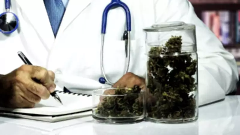 Estudo em camundongos indica que canabidiol pode reverter danos do Alzheimer no cérebro