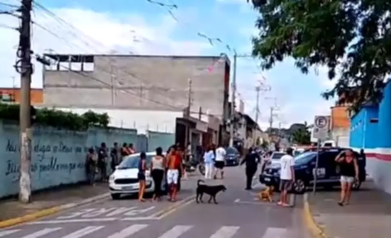 Ex-aluno invade escola e esfaqueia professora em Suzano; ambos feridos levemente