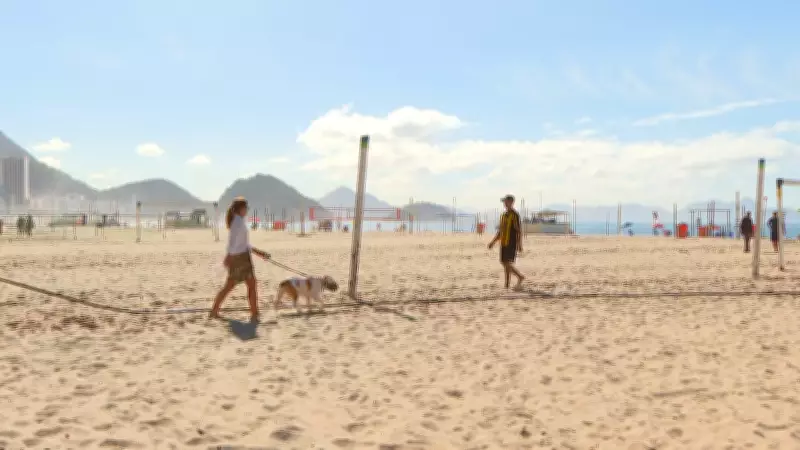 Falta de transparência: Rio não divulga qualidade da areia das praias há mais de um ano
