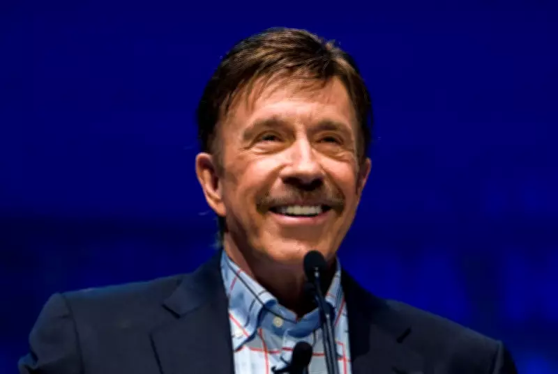 Família de Chuck Norris alerta sobre fake news após morte do ator aos 86 anos
