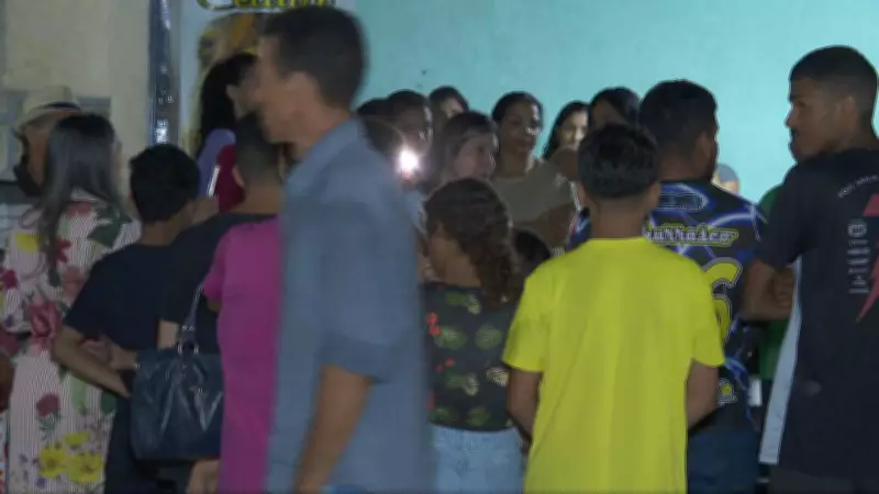 Família e amigos se despedem de entregador morto em acidente com motorista embriagado em BH