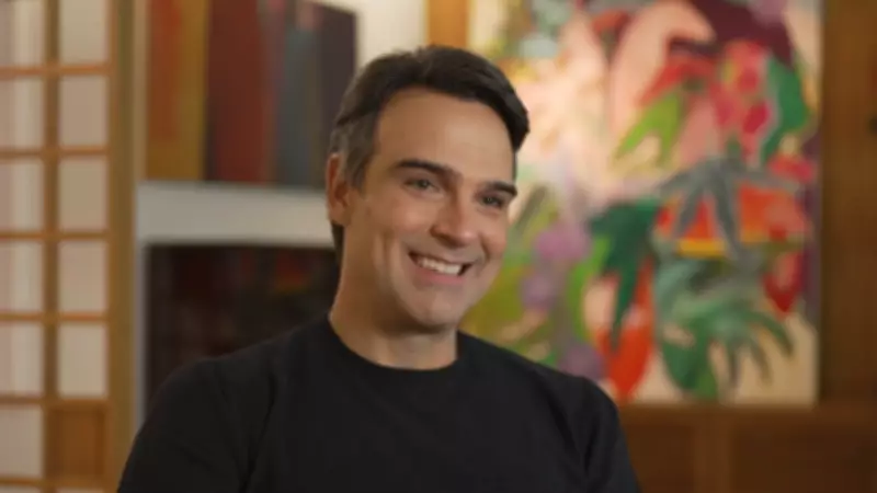 Famosos que usam perucas ou disfarçam calvície: galeria revela segredos