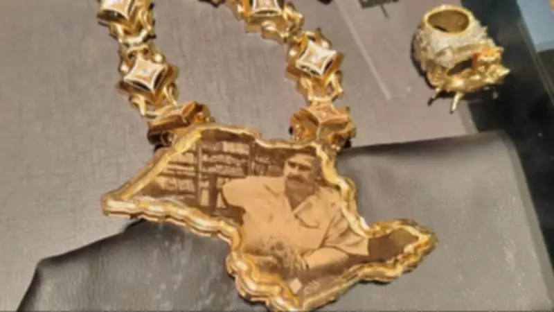 Fascínio por Pablo Escobar persiste 30 anos após sua morte e influencia cultura brasileira