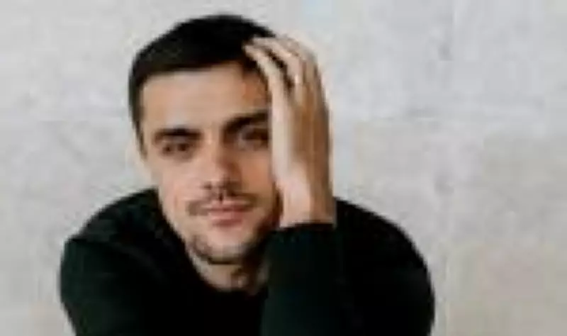 Felipe Simas explora a ausência de amor em vilão de 'Rio de Sangue'