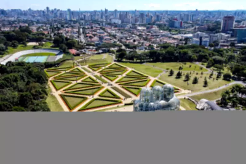 Feriado de Tiradentes altera horários de serviços públicos em Curitiba nesta semana