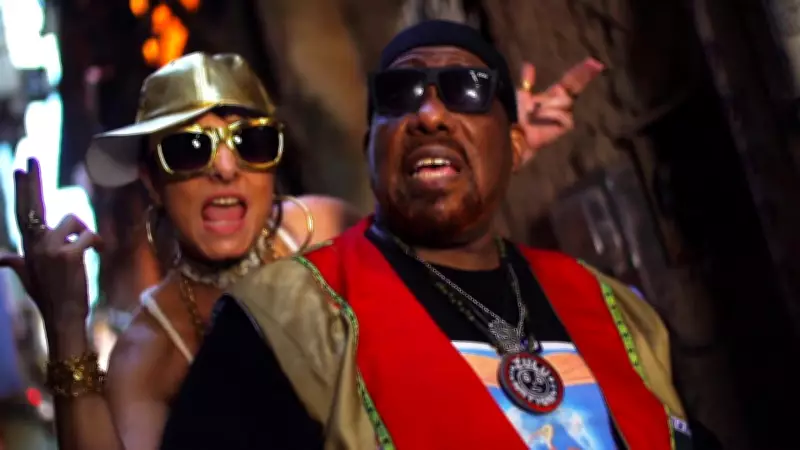 Fernanda Abreu e Afrika Bambaataa: Parceria no clipe 'Tambor' celebra legado do hip hop