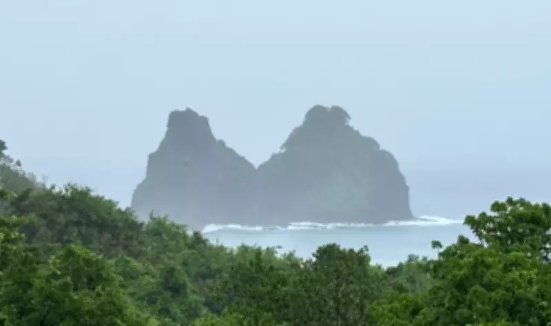 Fernando de Noronha em alerta por chuvas moderadas a fortes emitido pela Apac