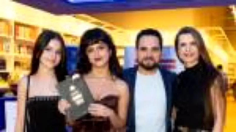 Filha de Luciano Camargo surpreende pai com lançamento de livro de suspense aos 16 anos