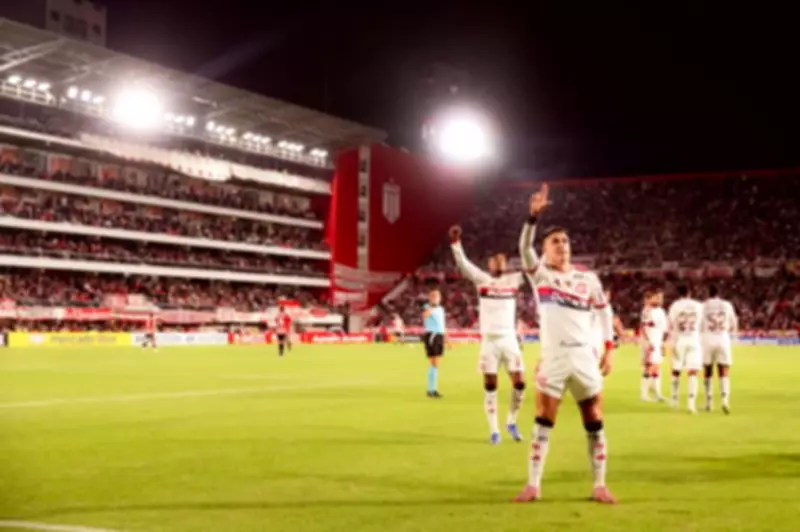 Flamengo empata com Estudiantes e segue líder invicto na Libertadores