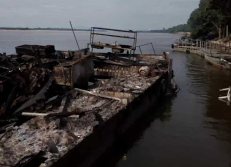 Flutuante é destruído por incêndio de R$ 3 milhões em Boa Vista