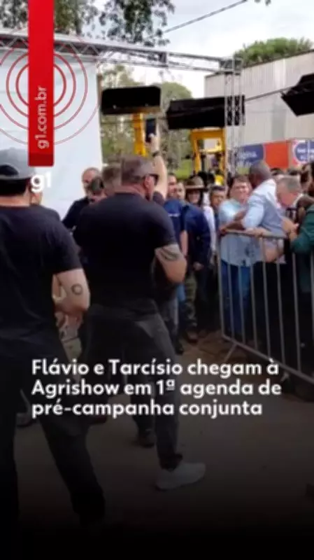 Flávio Bolsonaro acena apoio a André do Prado para o Senado em 2026