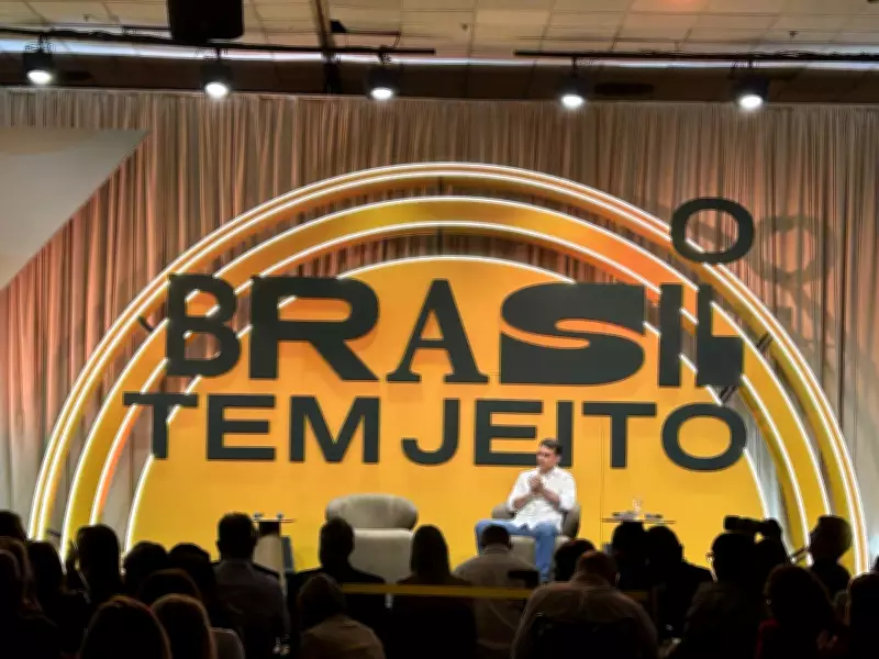 Flávio Bolsonaro defende impeachment de ministros do STF em pré-campanha no RS