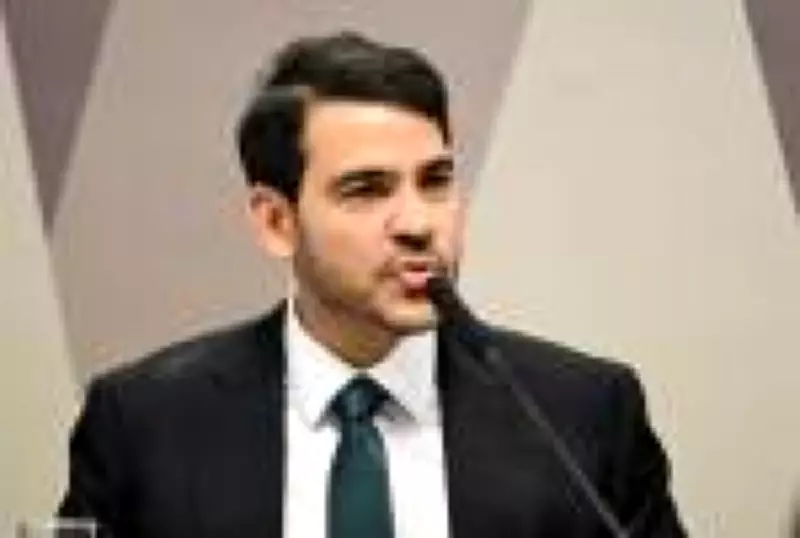 Flávio Bolsonaro e Messias travam embate sobre 8 de janeiro e INSS em sabatina no STF